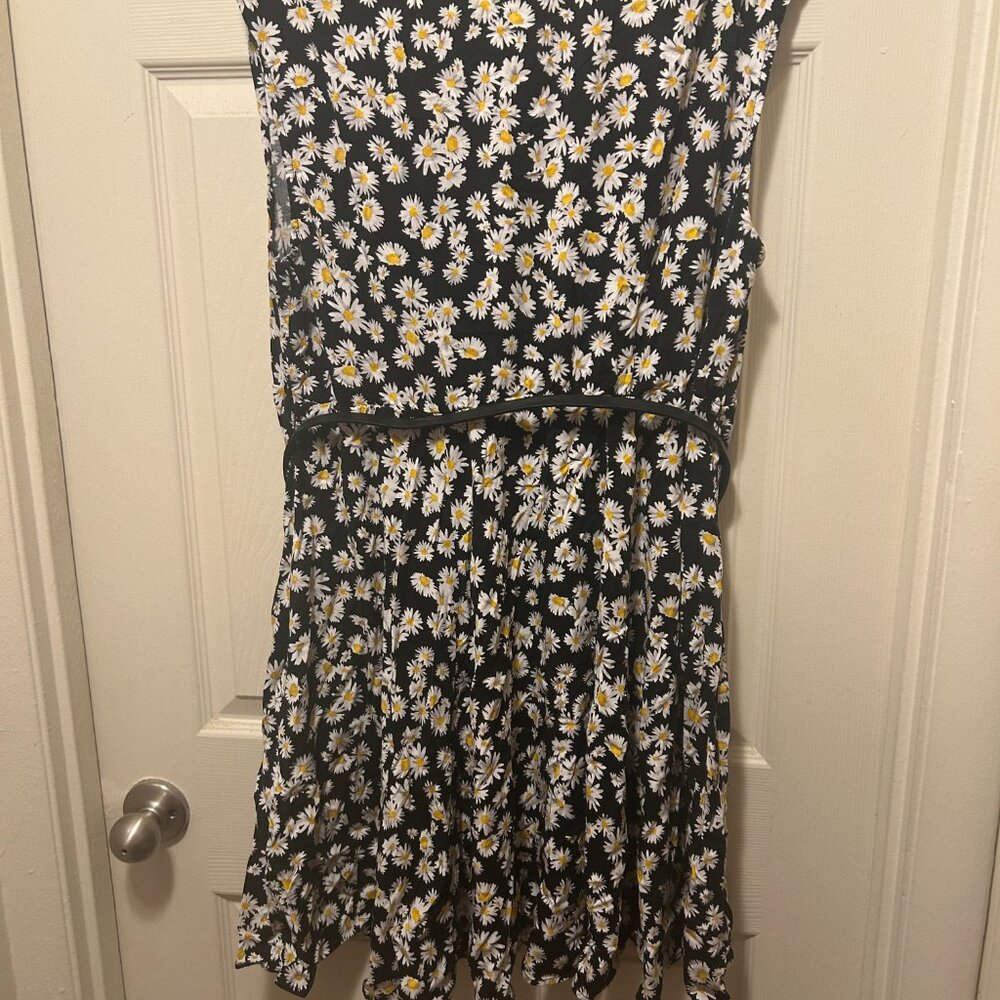 Torrid Multi-Color Daisy Print Challis V-Neck Skater Dress 2x With Belt - Picture 5 of 7